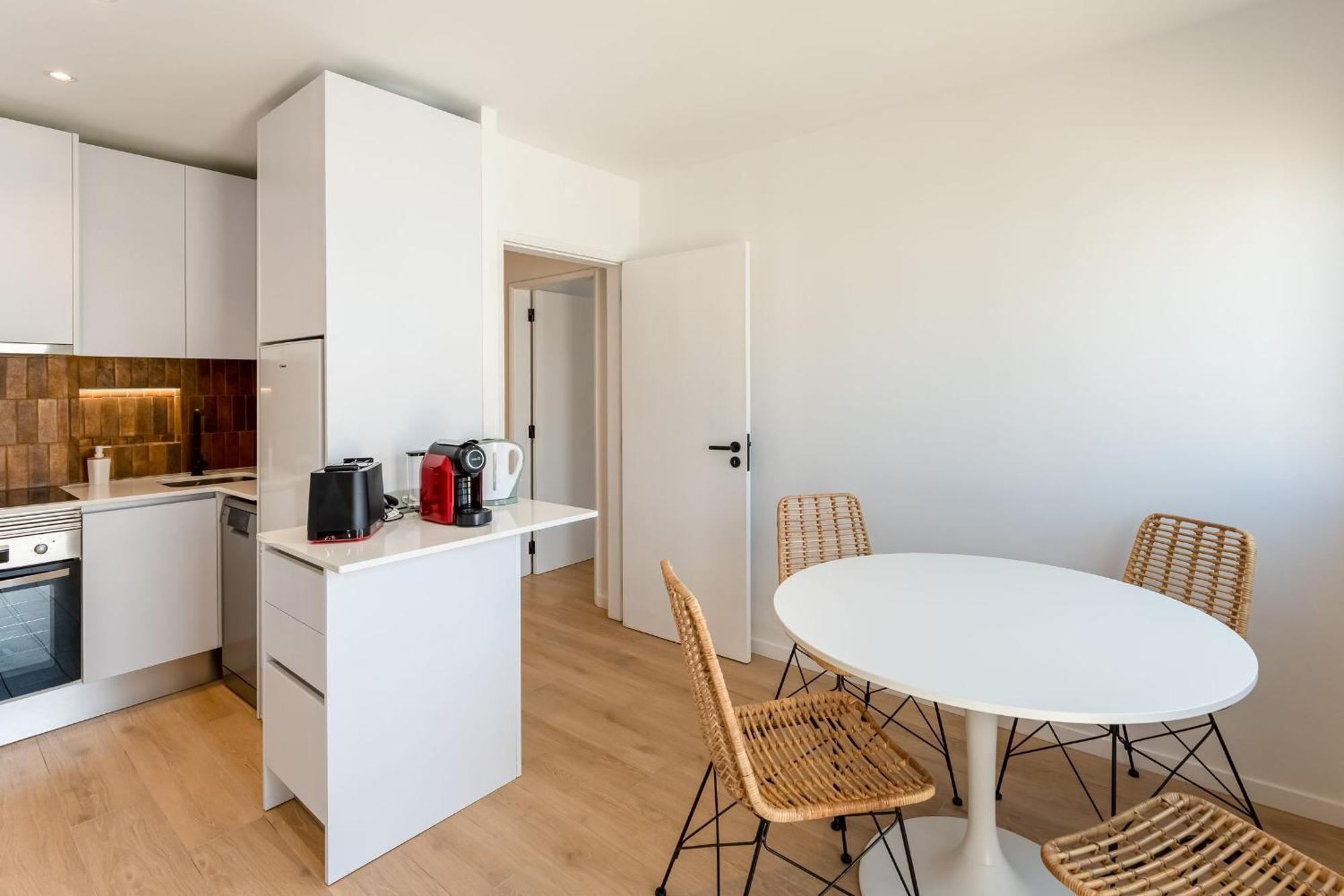 Appartement Modern 1bdr With Sea View In By Lovelystay