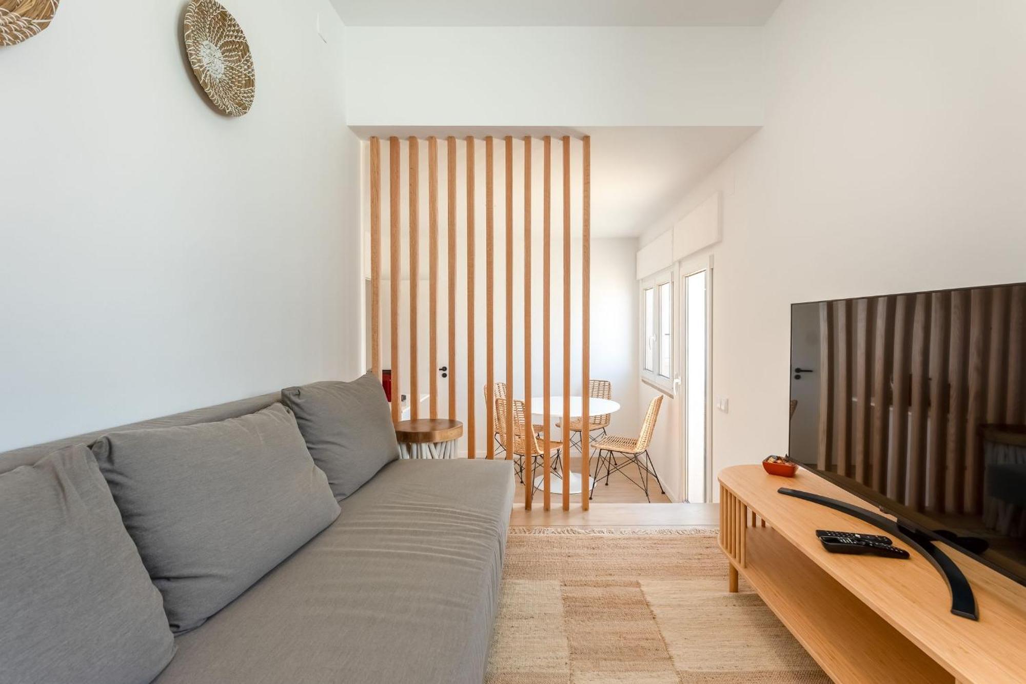 Modern 1bdr With Sea View In By Lovelystay
